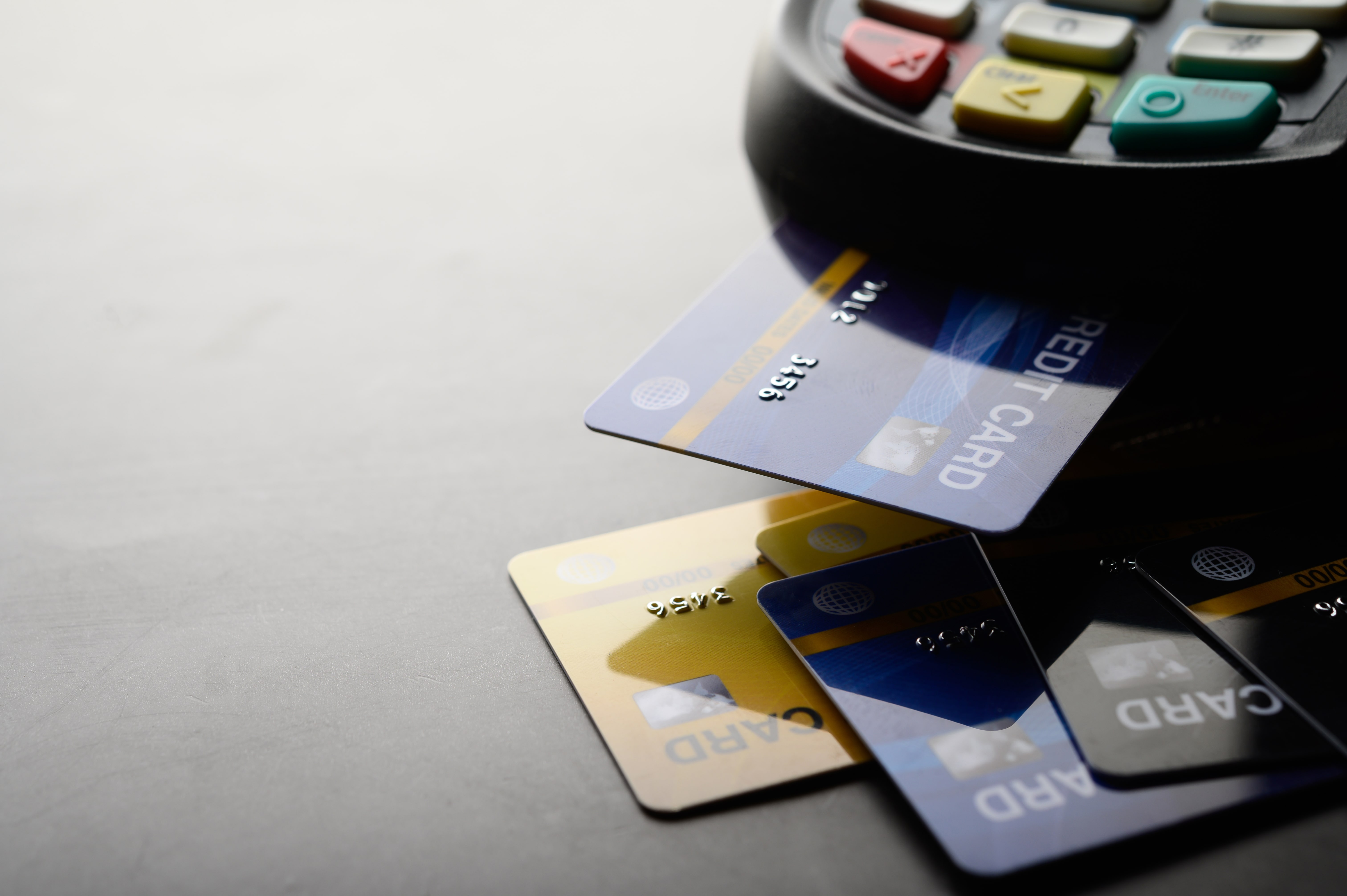 ¿Cuándo debo utilizar una tarjeta de crédito y cuándo una de débito?